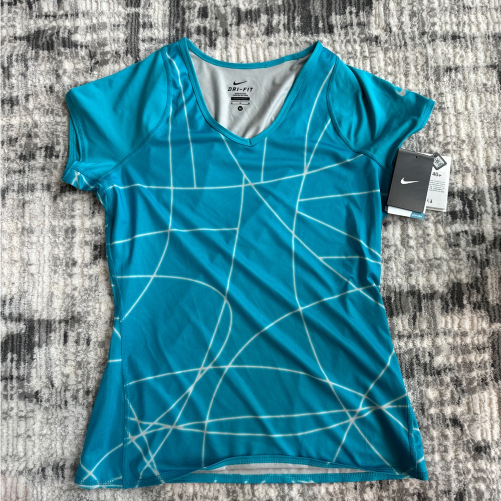Nike Women's Tennis Shirt. Size Medium.